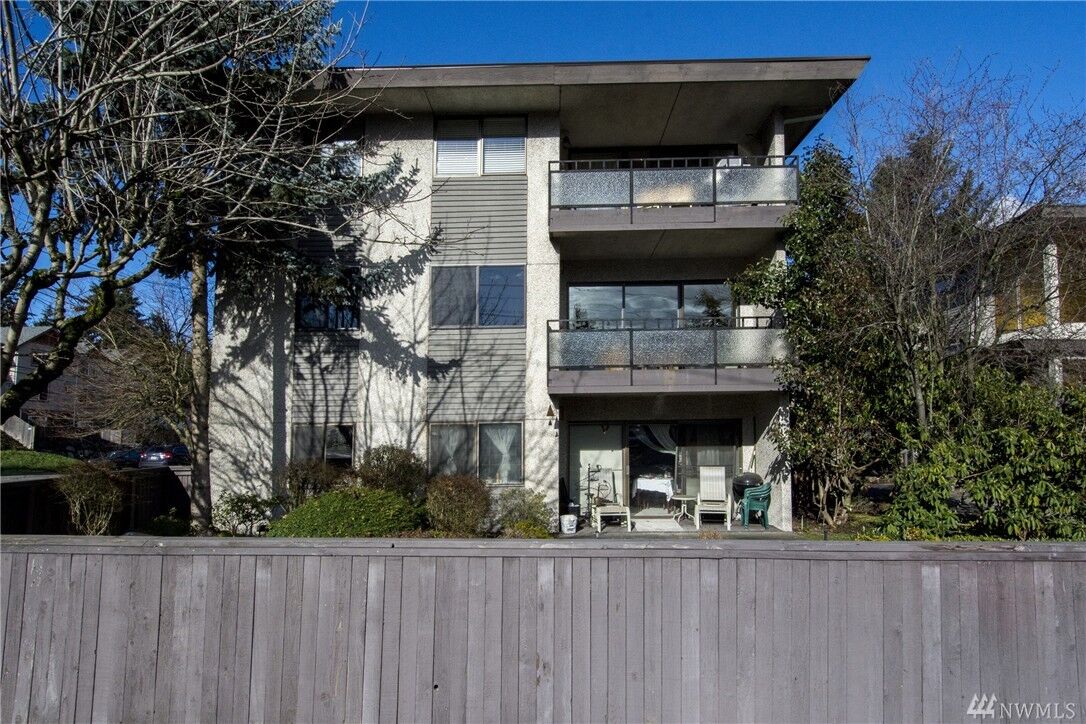 Property Photo:  300 N 137th St B  WA 98133 