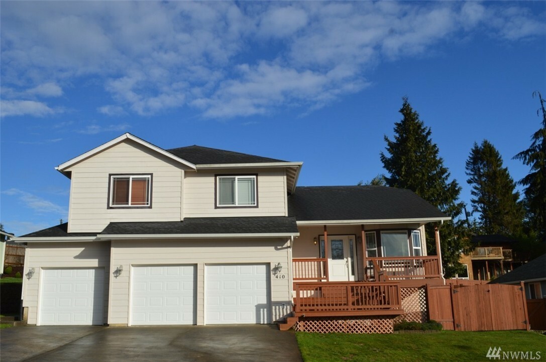 Property Photo:  410 Andrews Ave  WA 98537 