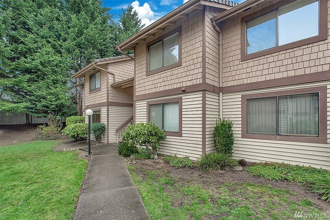 Property Photo: 727 143rd Ave NE C11 WA 98007