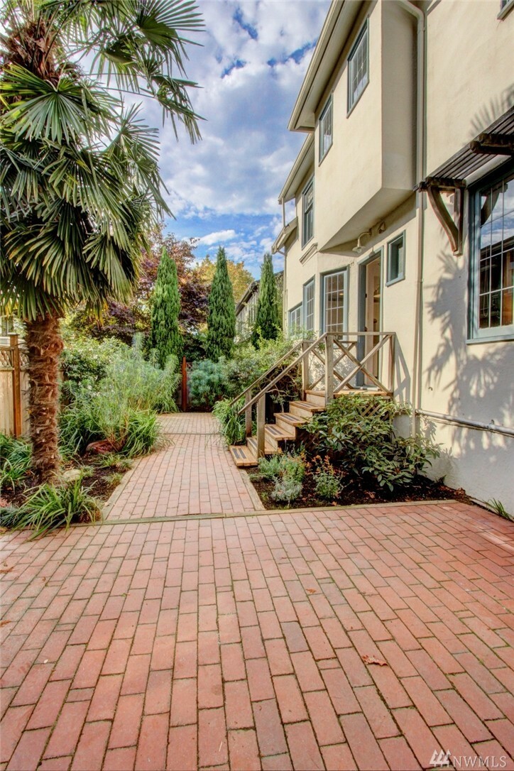 Property Photo: 2019 E Prospect St WA 98112