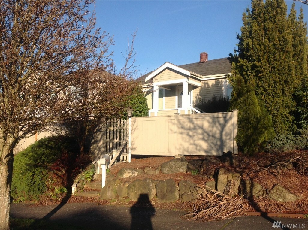 Property Photo:  6732 40th Ave SW  WA 98136 