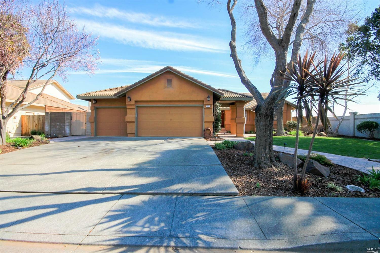 Property Photo:  125 Fallen Leaf Drive  CA 95687 