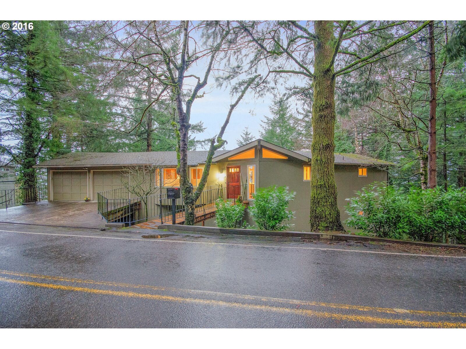 Property Photo:  3152 SW Fairmount Blvd  OR 97239 