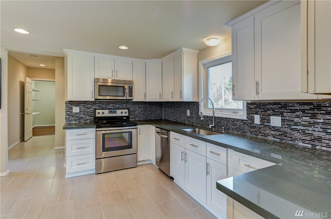 Property Photo: 706 82nd Ave SE WA 98258
