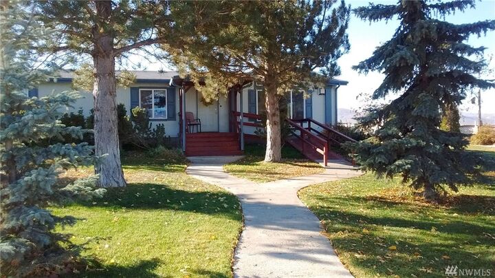 Property Photo:  1310 Carroll Rd  WA 98926 