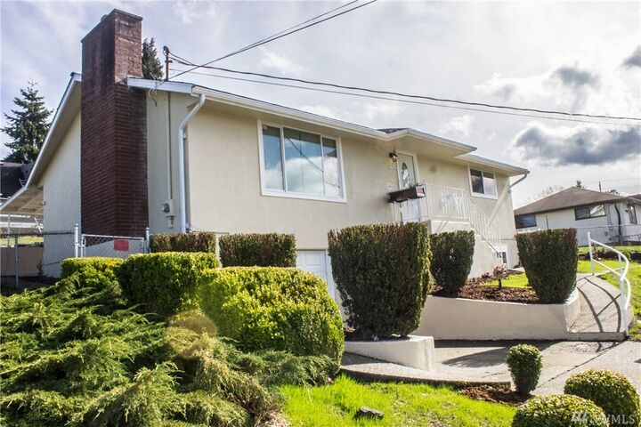 Property Photo:  6615 S Alder St  WA 98409 