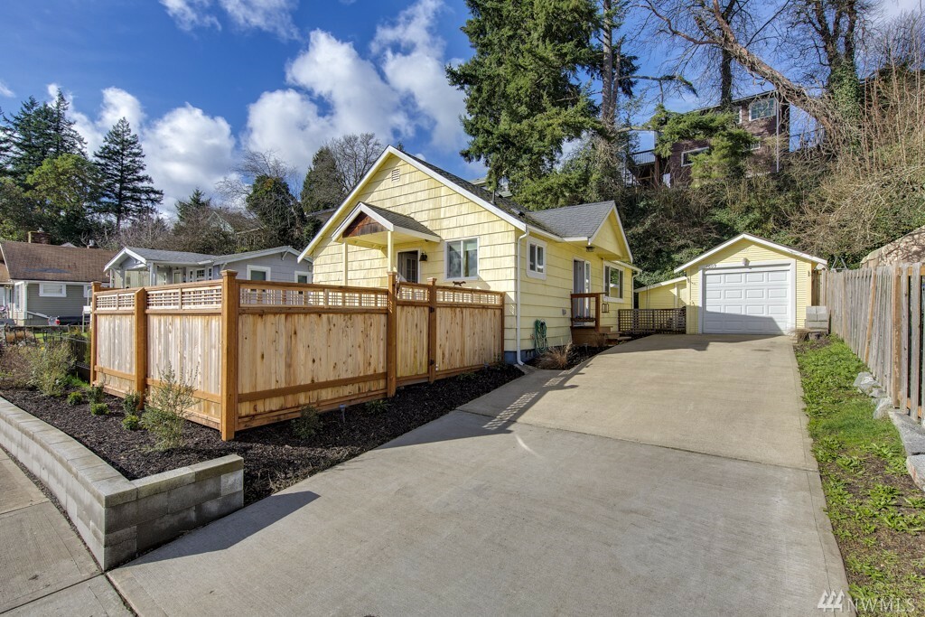 Property Photo:  1609 Charleston Beach Rd W  WA 98312 