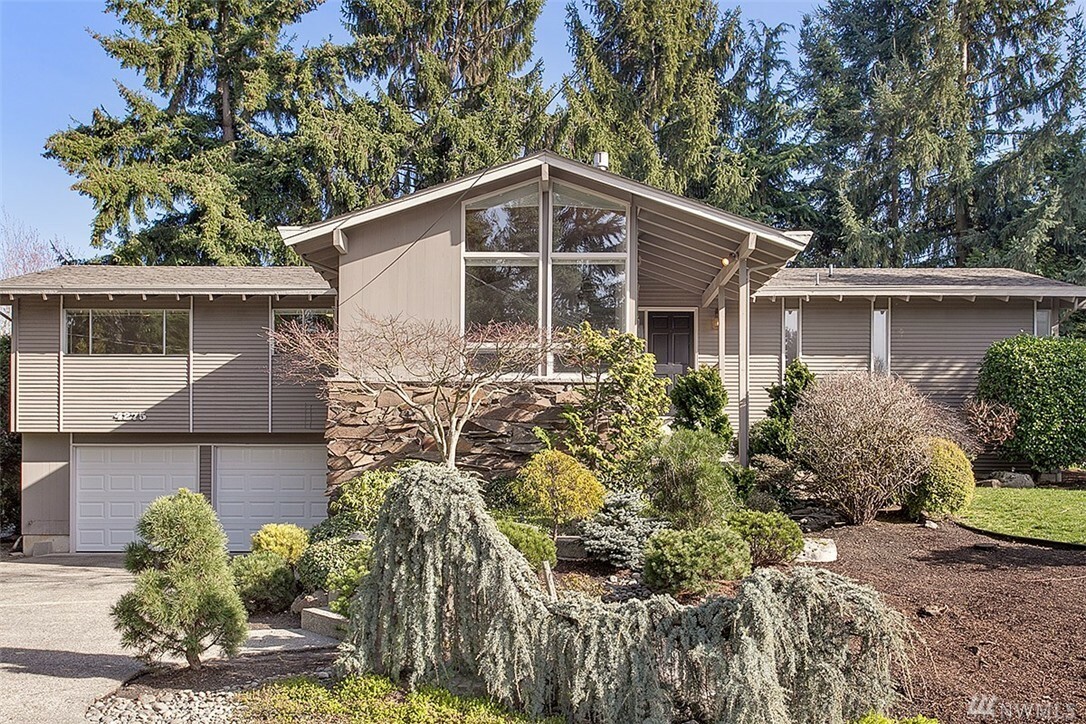 Property Photo:  4275 135th Place SE  WA 98006 