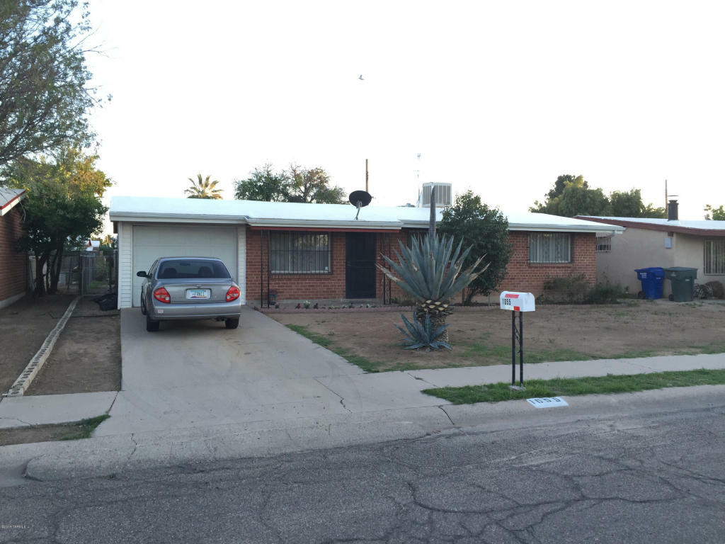 Property Photo:  1055 W Simmons Street  AZ 85705 