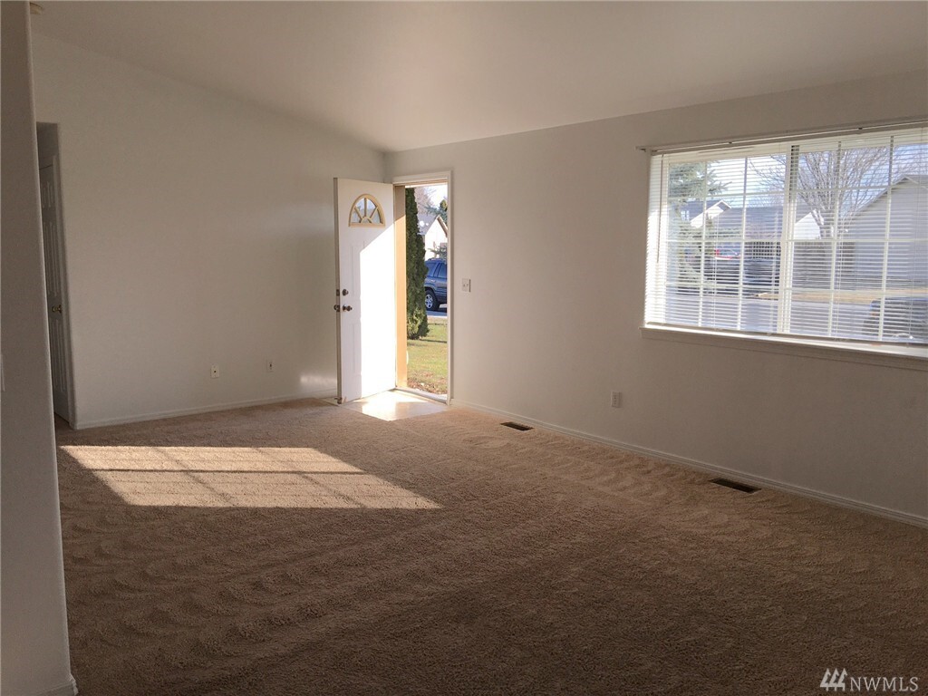 Property Photo: 816 E Hayden Dr WA 98837