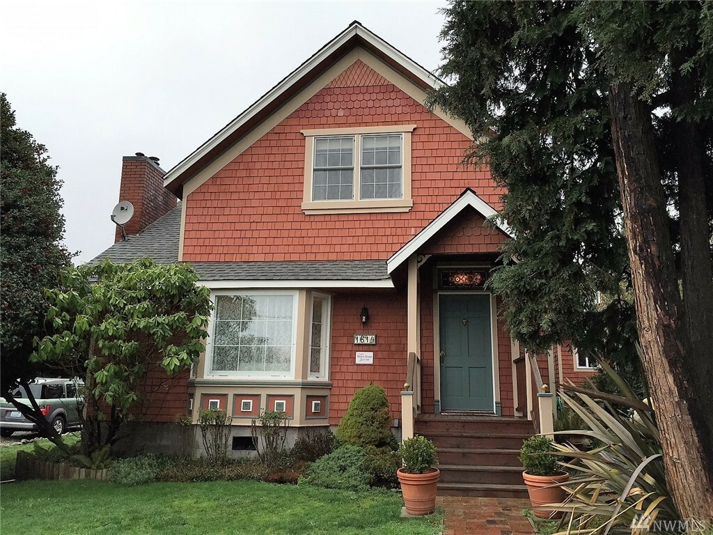 Property Photo:  1614 Franklin St  WA 98368 