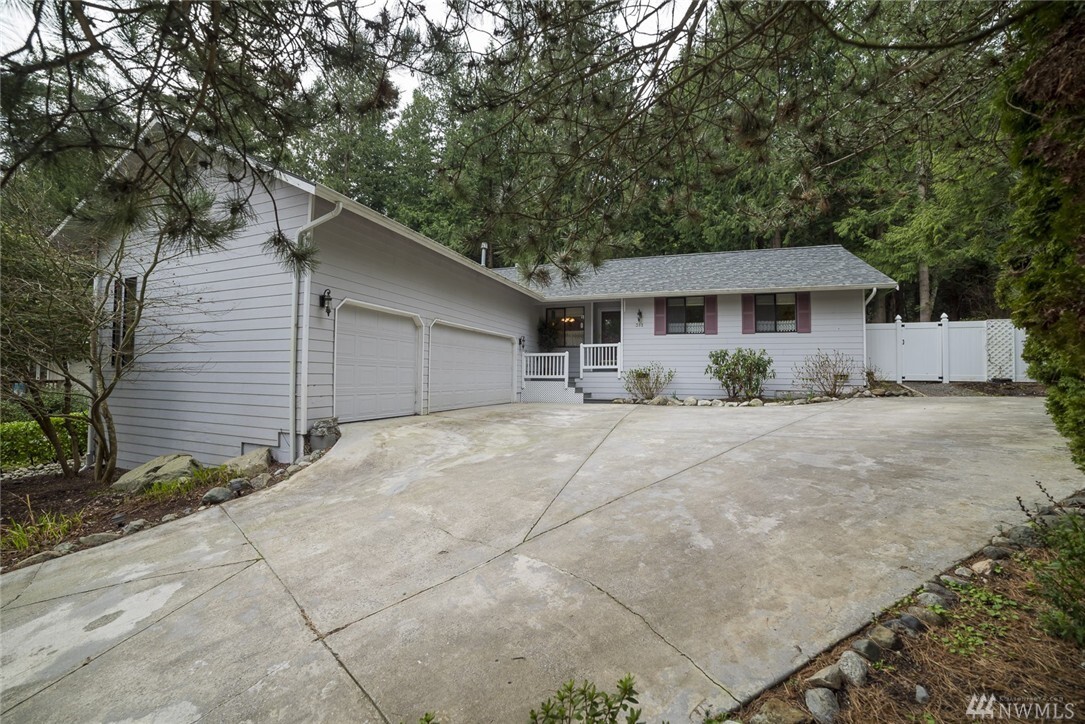 Property Photo:  352 Stillaguamish Place  WA 98257 