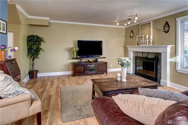 Property Photo:  918 N 98th St  WA 98103 
