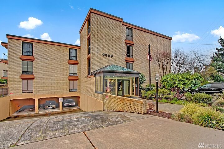 9909 NE 1st St 205  Bellevue WA 98004 photo