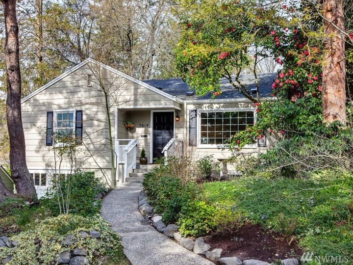 Property Photo:  5614 NE 59th St  WA 98105 