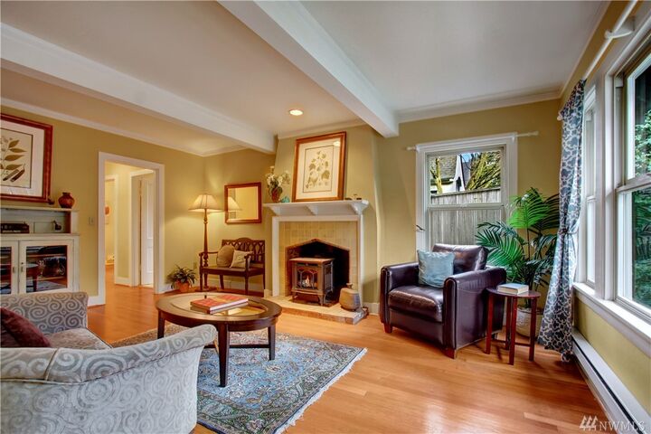 Property Photo:  810 E Allison St  WA 98102 