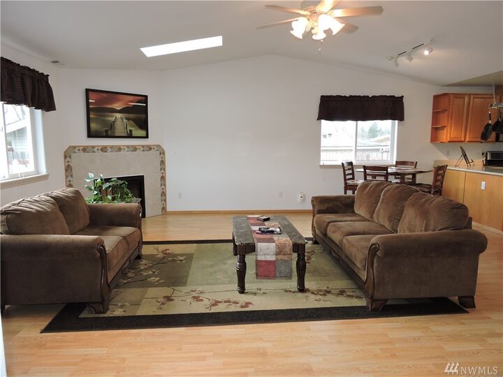 Property Photo:  482 Park Ave  WA 98321 