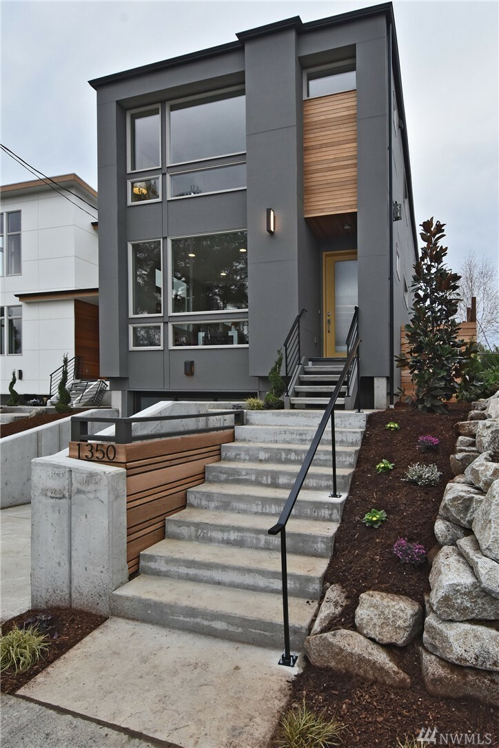 Property Photo: 1350 S Bennett St WA 98108
