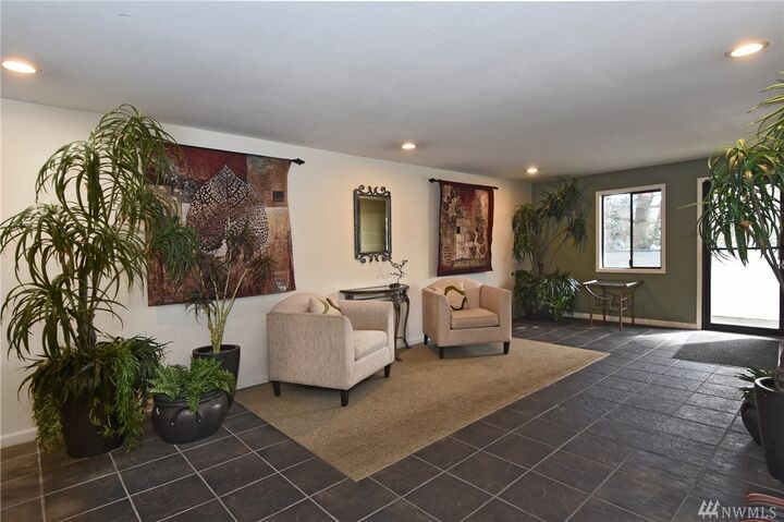 Property Photo: 1740 NE 86th St 214 WA 98115