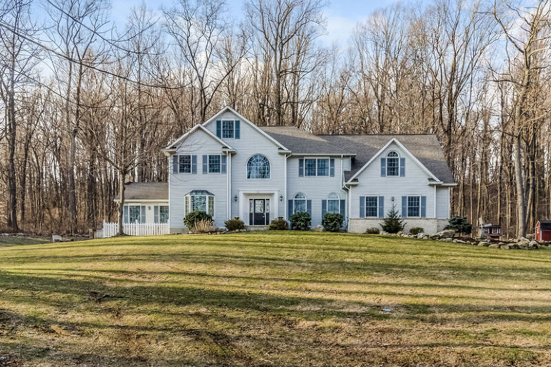 Property Photo: 20 White Oak Dr NJ 08802