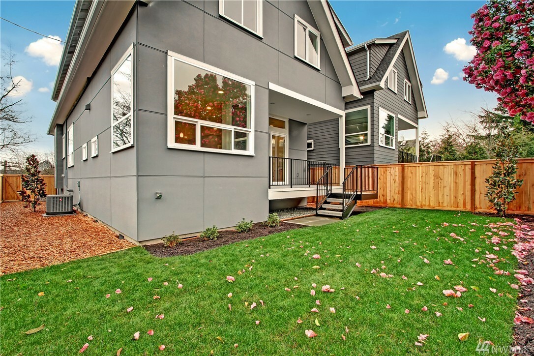 Property Photo:  802 NW 57th St  WA 98107 