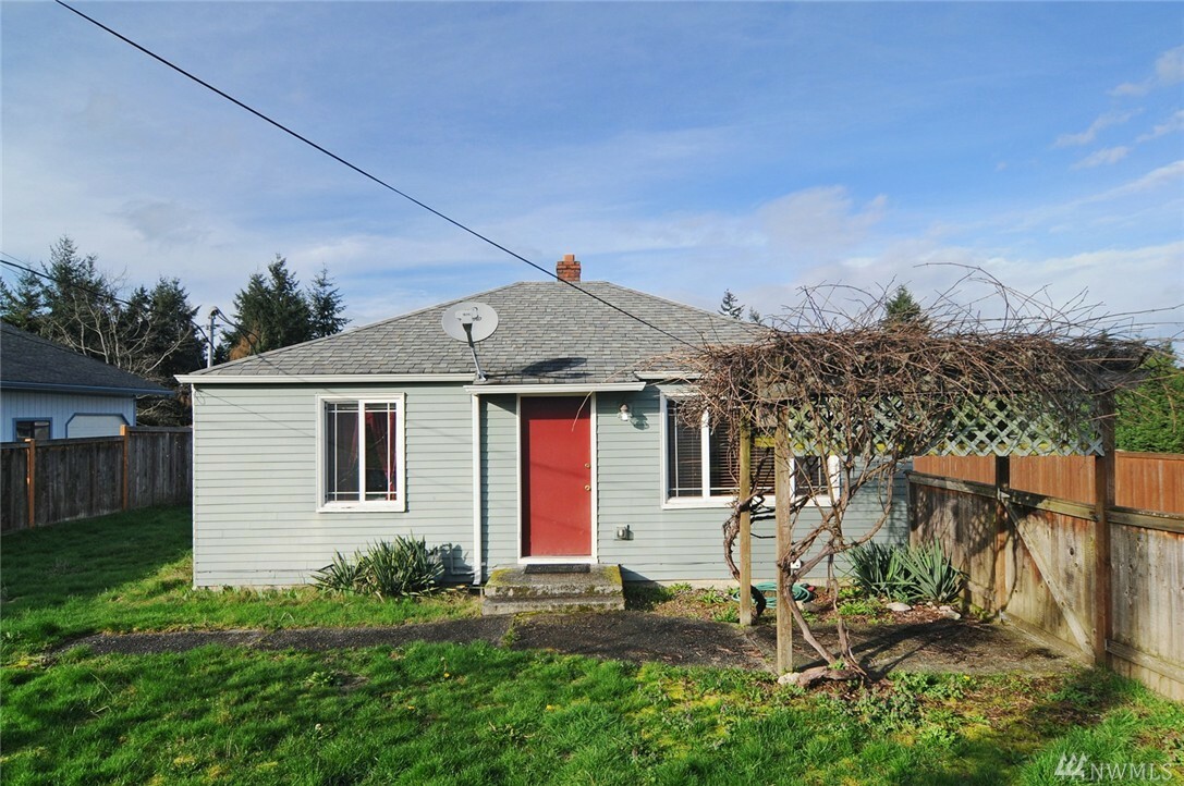 Property Photo:  4260 S 173 St  WA 98188 