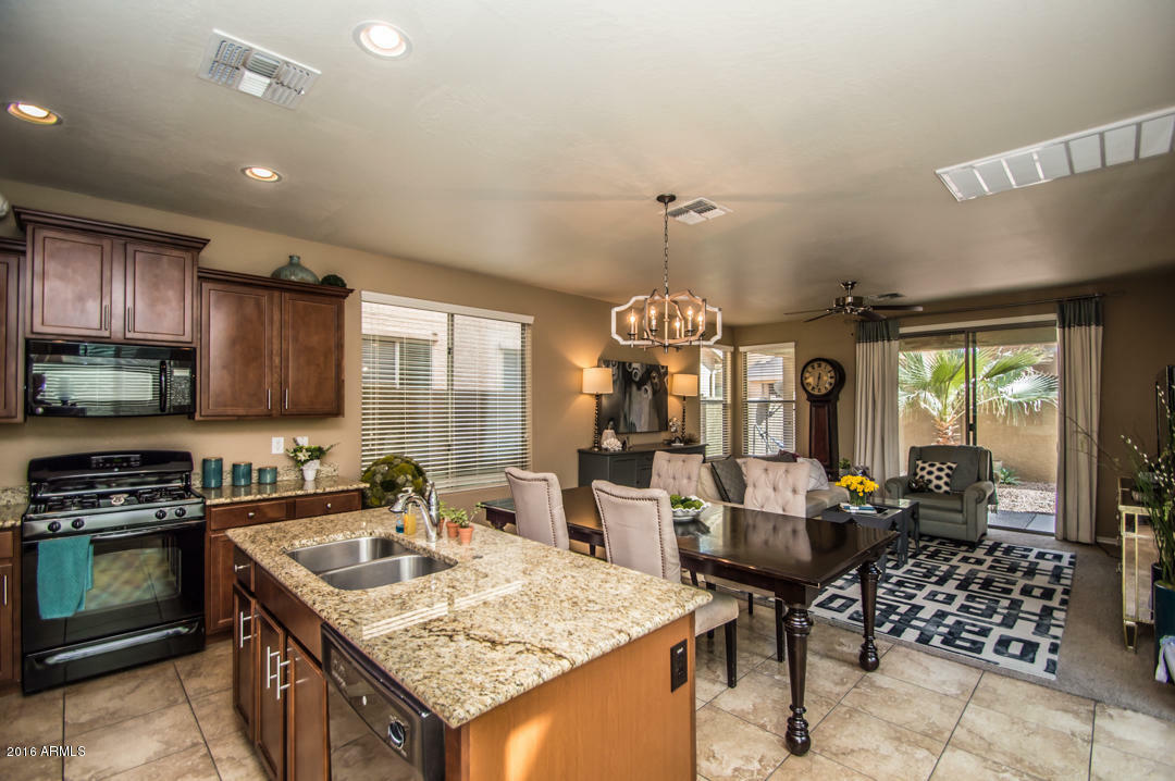 Property Photo:  19137 E Kingbird Drive  AZ 85142 