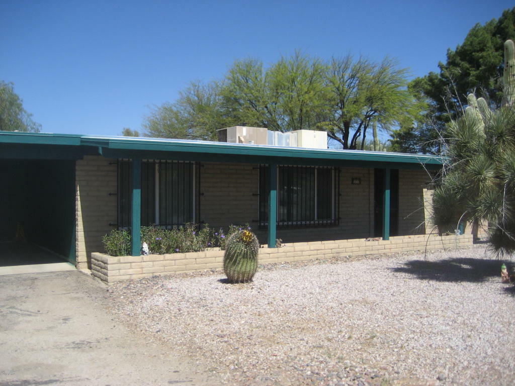 Property Photo: 8101 E Helen Street AZ 85715