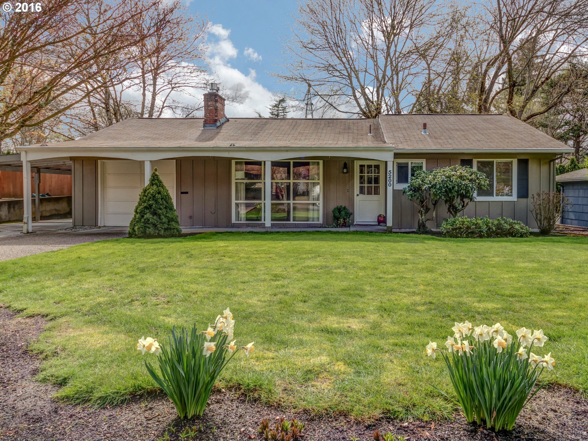 Property Photo:  5200 SW Idaho St  OR 97221 