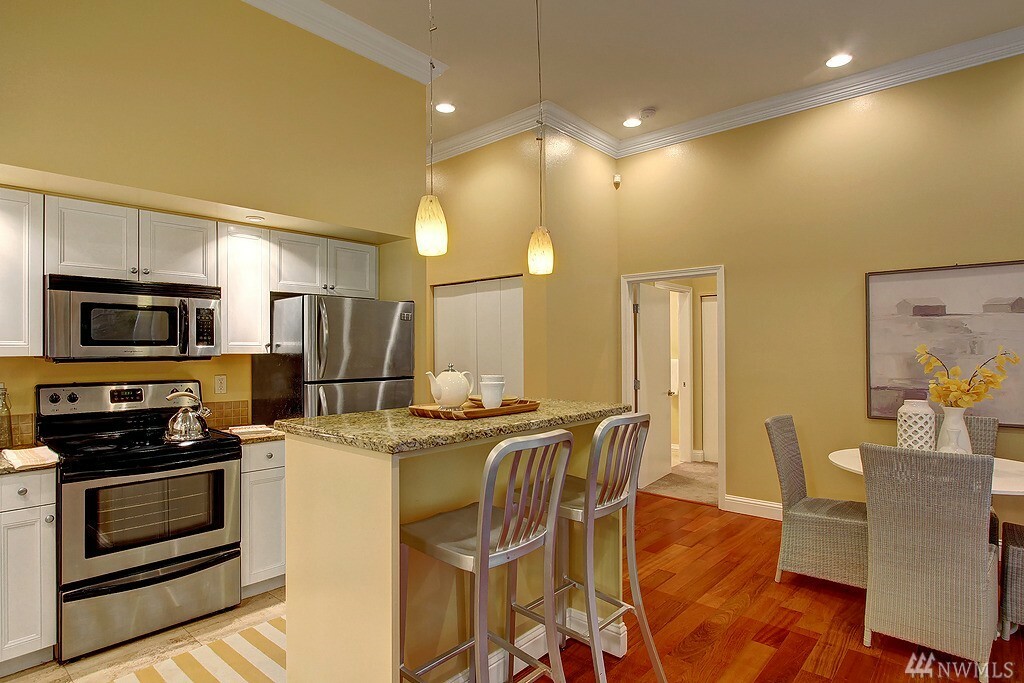 Property Photo: 323 Queen Anne Ave N 100 WA 98109