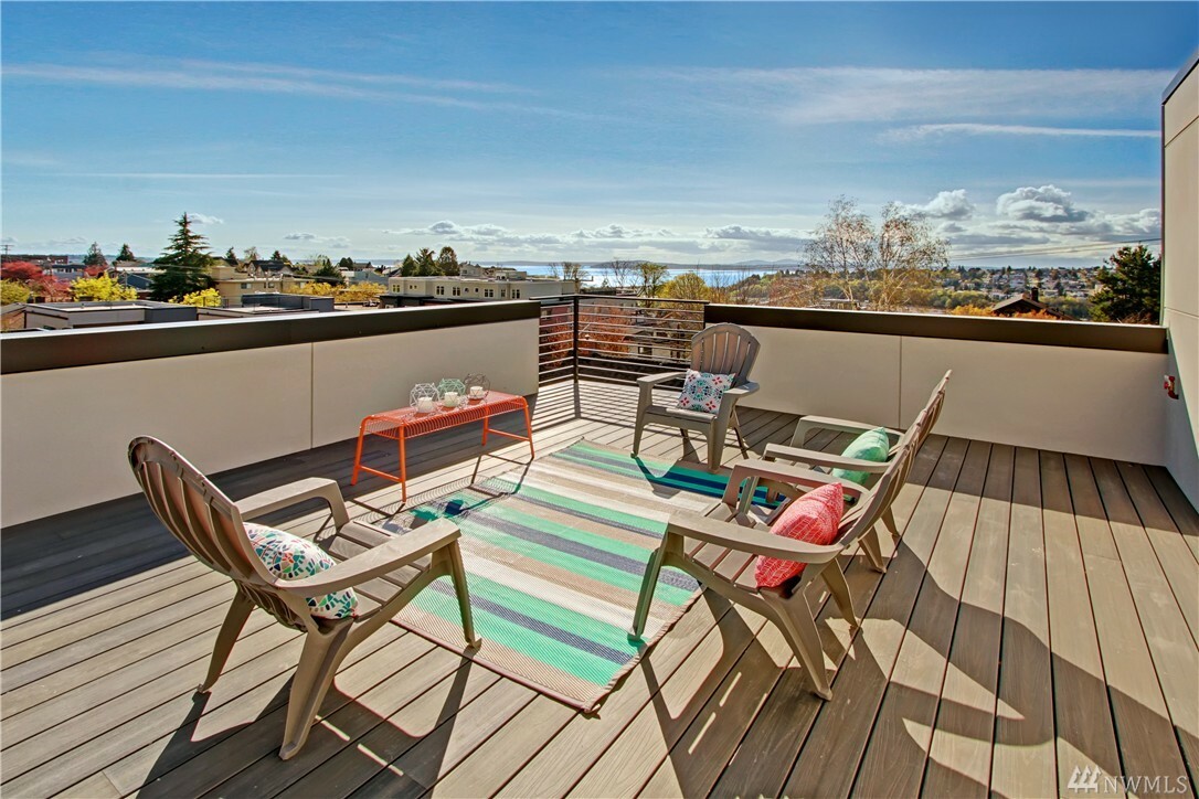 Property Photo: 1928 10th Ave W WA 98119