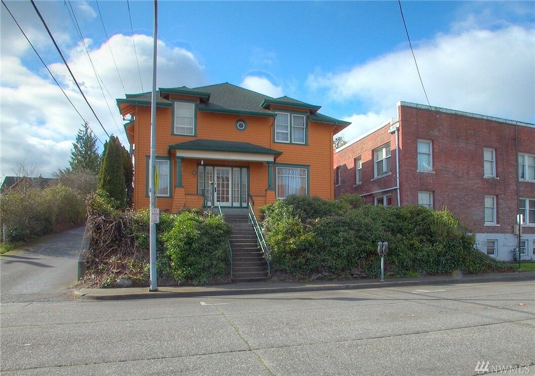 Property Photo:  111 Central Ave  WA 98225 