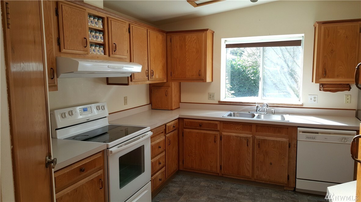 Property Photo:  6525 SE Skycrest Lane  WA 98366 