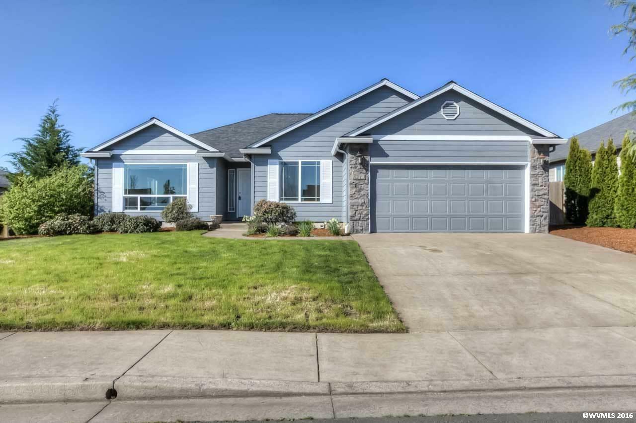 Property Photo: 1213 Hazel St OR 97352