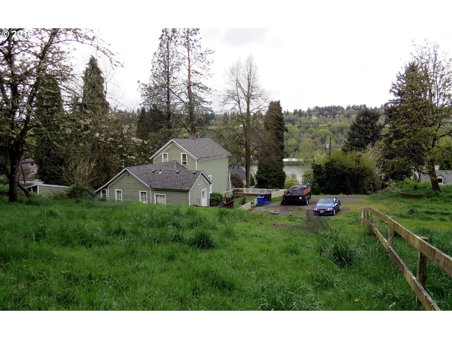 Property Photo: 490 Apperson St OR 97045