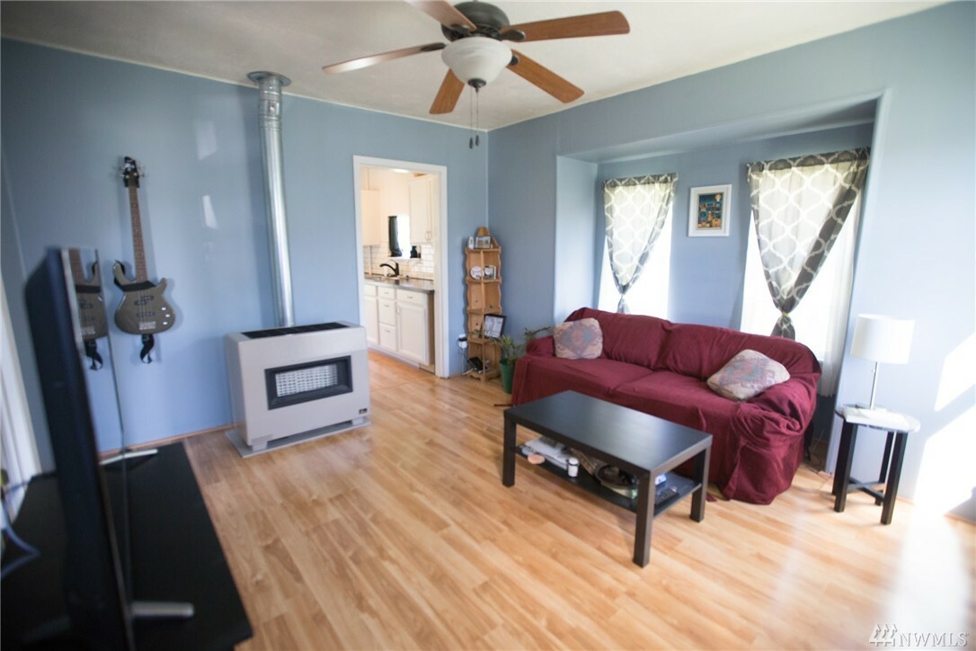 Property Photo:  2913 Vallette St  WA 98225 