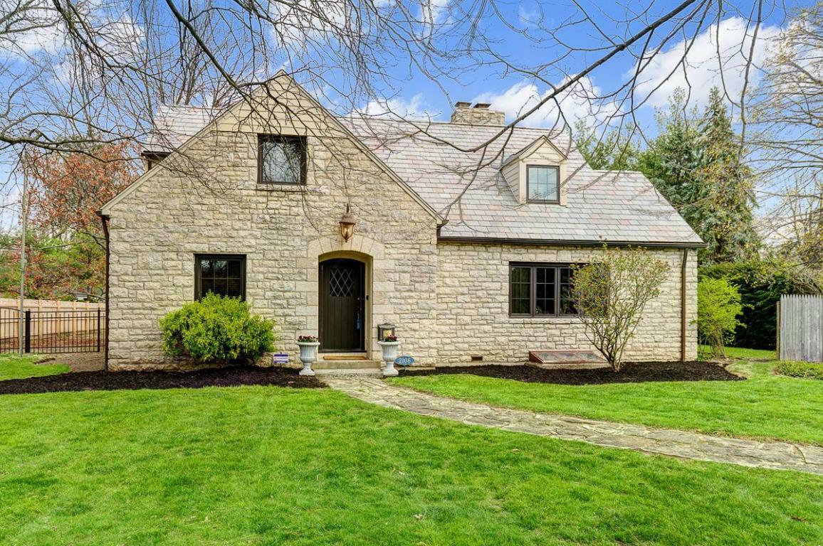 Property Photo: 2106 W Lane Avenue OH 43221