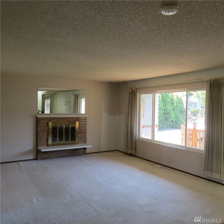 Property Photo: 1801 37th Wy SE WA 98002
