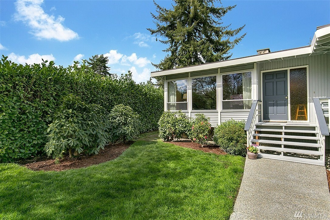 Property Photo:  11630 SE 47th Place  WA 98006 