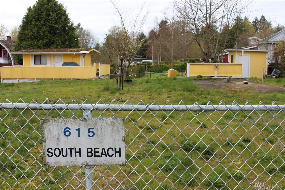 Property Photo: 615 South Beach Rd WA 98281