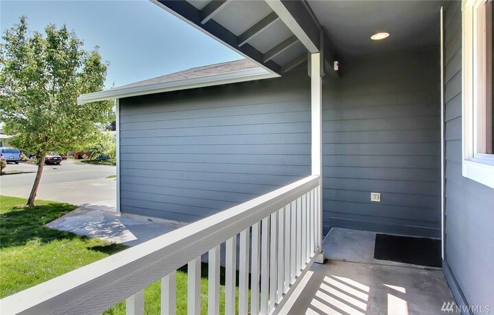 Property Photo: 619 E 63rd St WA 98404