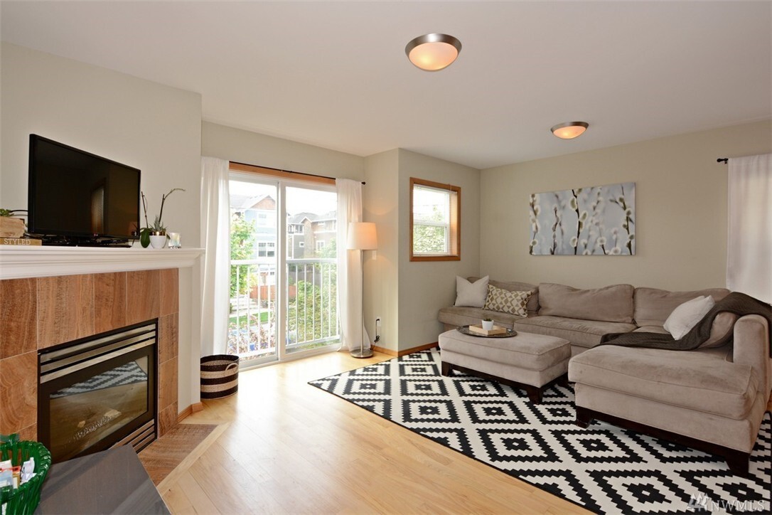 Property Photo: 516 N 46th St A WA 98103