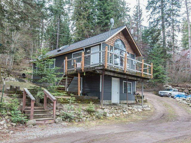 Property Photo: 22717 E Park Beach Rd WA 99025