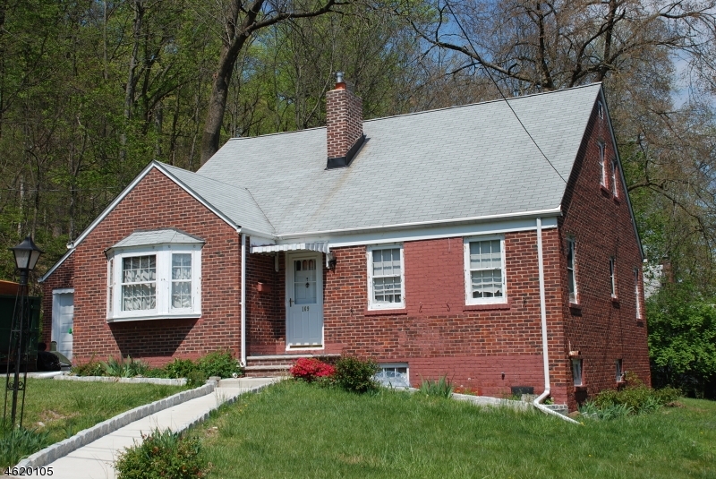 Property Photo:  169 William St  NJ 07076 