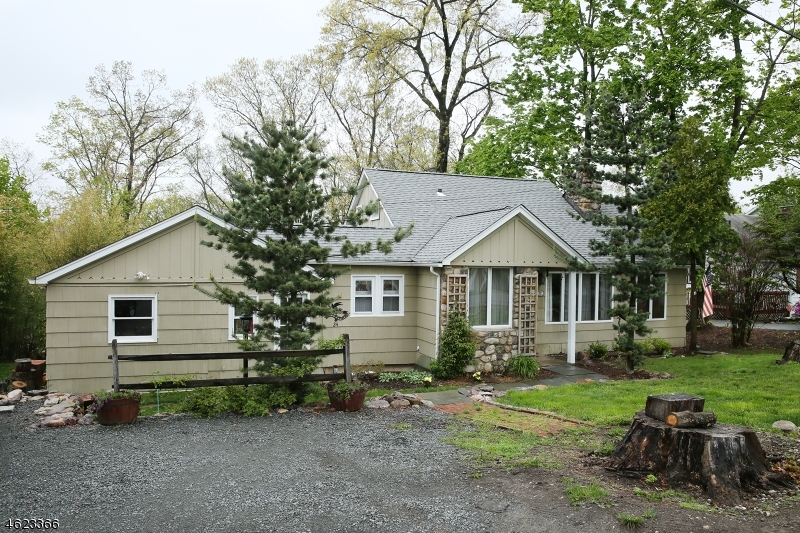 Property Photo:  24 Hillview Ter  NJ 07834 