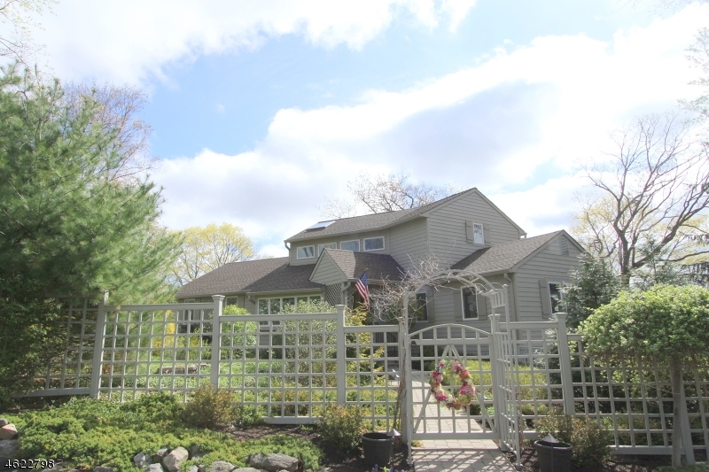 Property Photo:  2 Hickory Trl  NJ 07871 