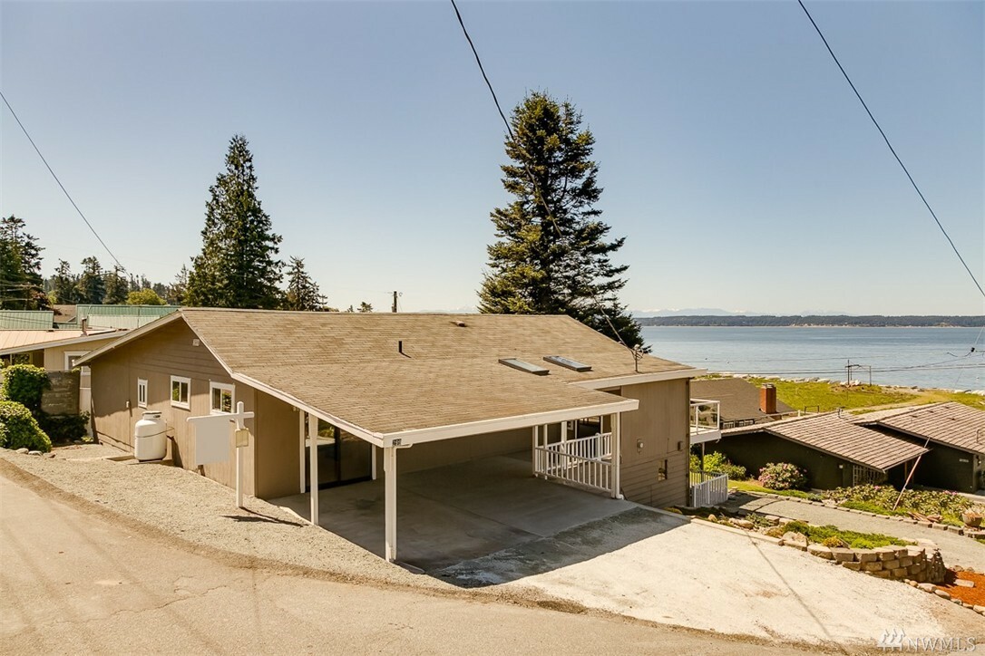 Property Photo: 299 Yukon St WA 98282