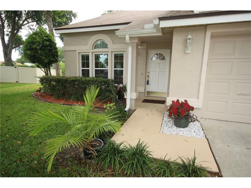 Property Photo: 818 E Charing Cross Circle FL 32746