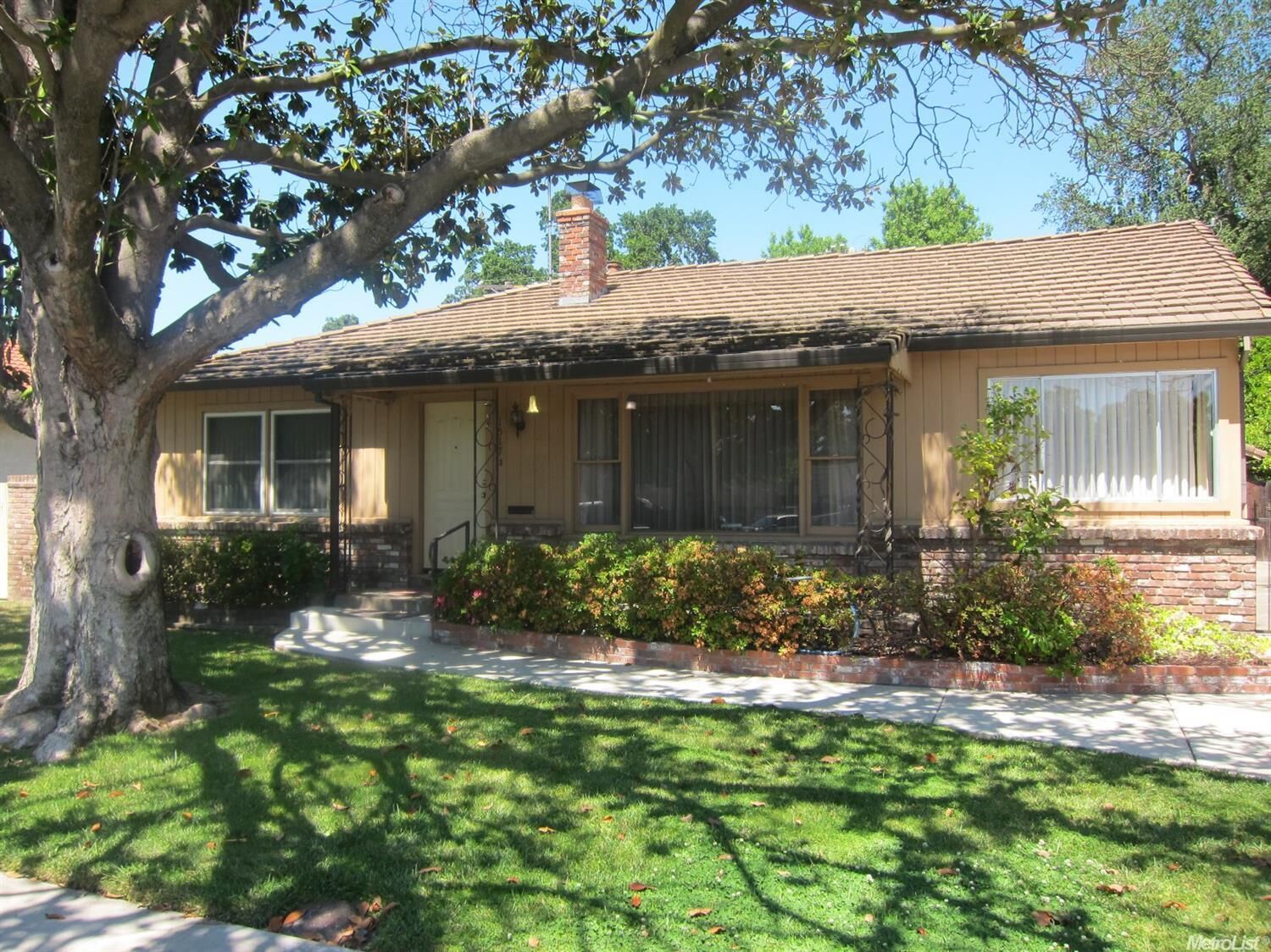 Property Photo:  1517 Fallbrook Street  CA 95691 
