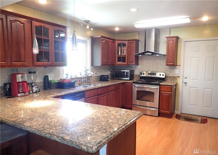 Property Photo: 10738 17th Ave SW WA 98146